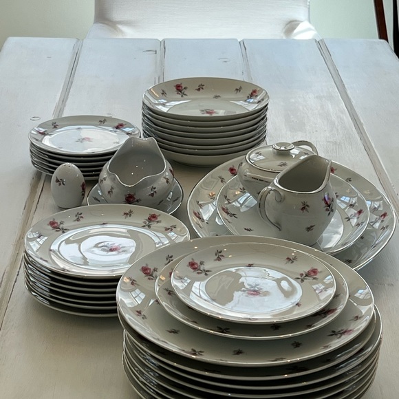 Set of 7 Rosechintz by Meito Japan Porcelain Bread & Butter Plates 6.5” - Picture 7 of 8